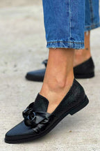 Mocassim preto com laço brilhante