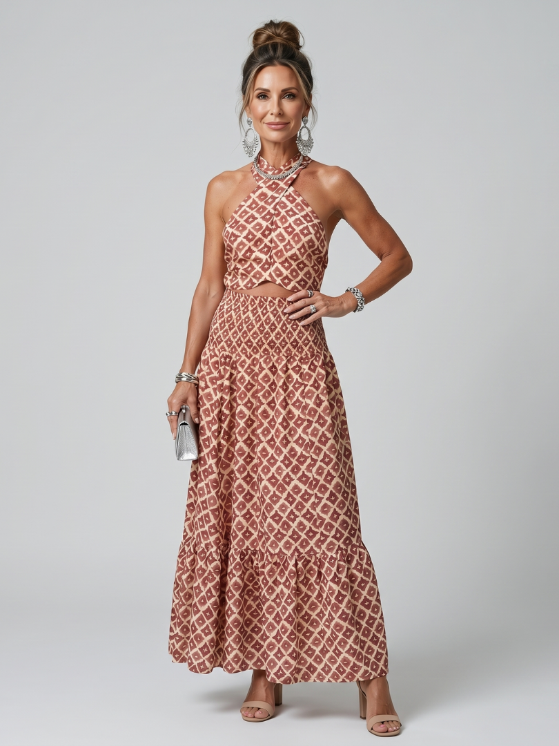 Amira | Vestido midi com decote halter cruzado, estampado geométrico e recorte