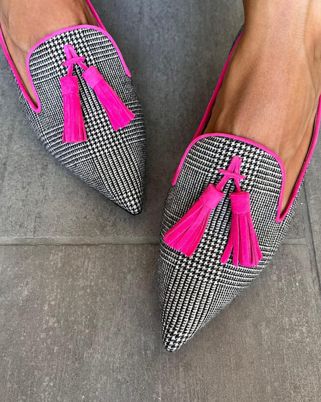 MOCASSIM APONTADO COM FRANJAS FLUORESCENTES