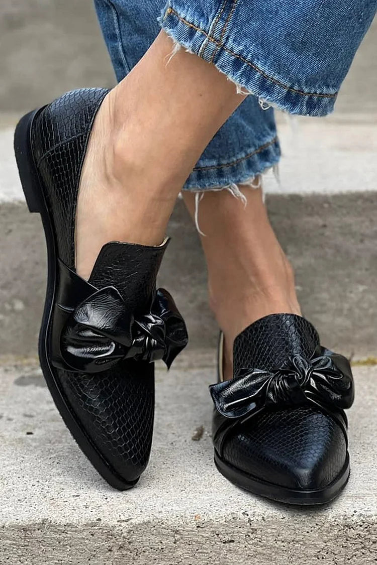 MOCASÍN NEGRO CON LAZO BRILLANTE