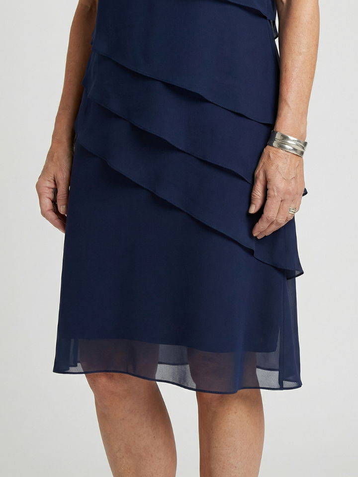 Orson | Vestido com Contorno Suave e Comprimento até o Joelho