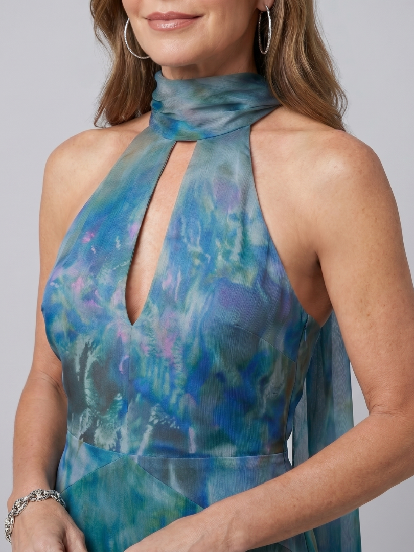 Juniper | Vestido maxi sin mangas con halter y abertura en la espalda
