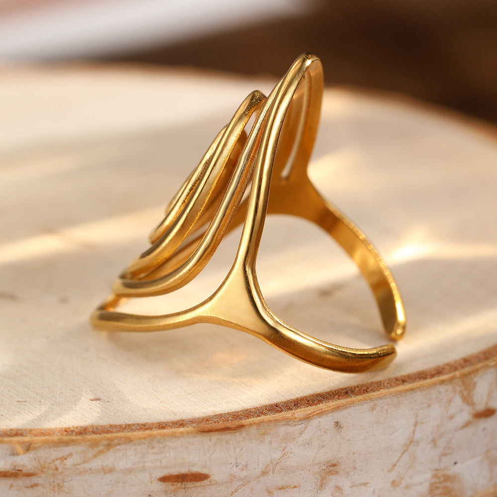 Anillo llamativo dorado, escultórico y en espiral, Vortex