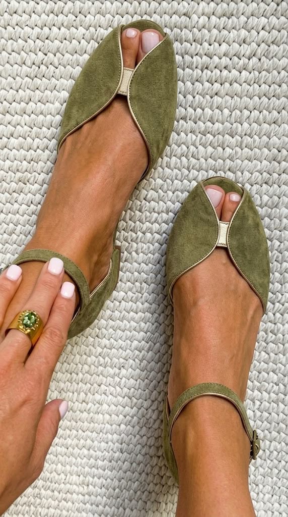 Olivia | Sandalias elegantes de color verde salvia