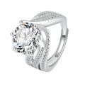 Clásico anillo llamativo redondo de plata chapada con circonita brillante