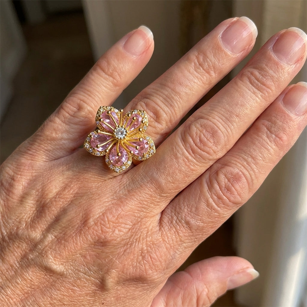 Anel elegante com flor de zircónias cor-de-rosa e banho de ouro