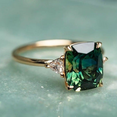Anel de inspiração vintage com pedra preciosa verde | dourado