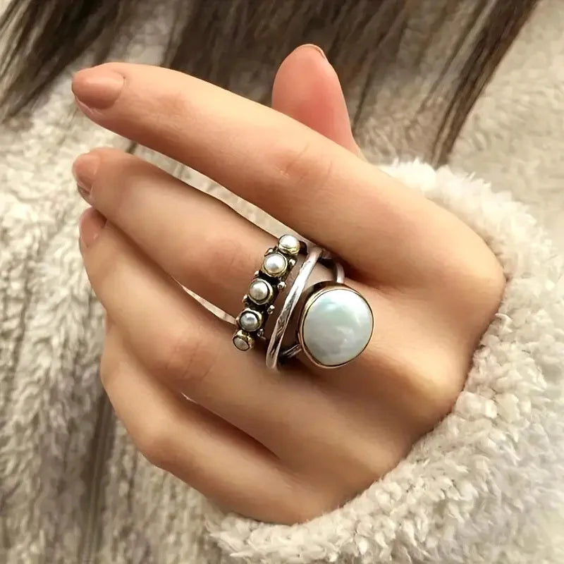 Conjunto elegante de anéis de pérola de prata para composição em camadas