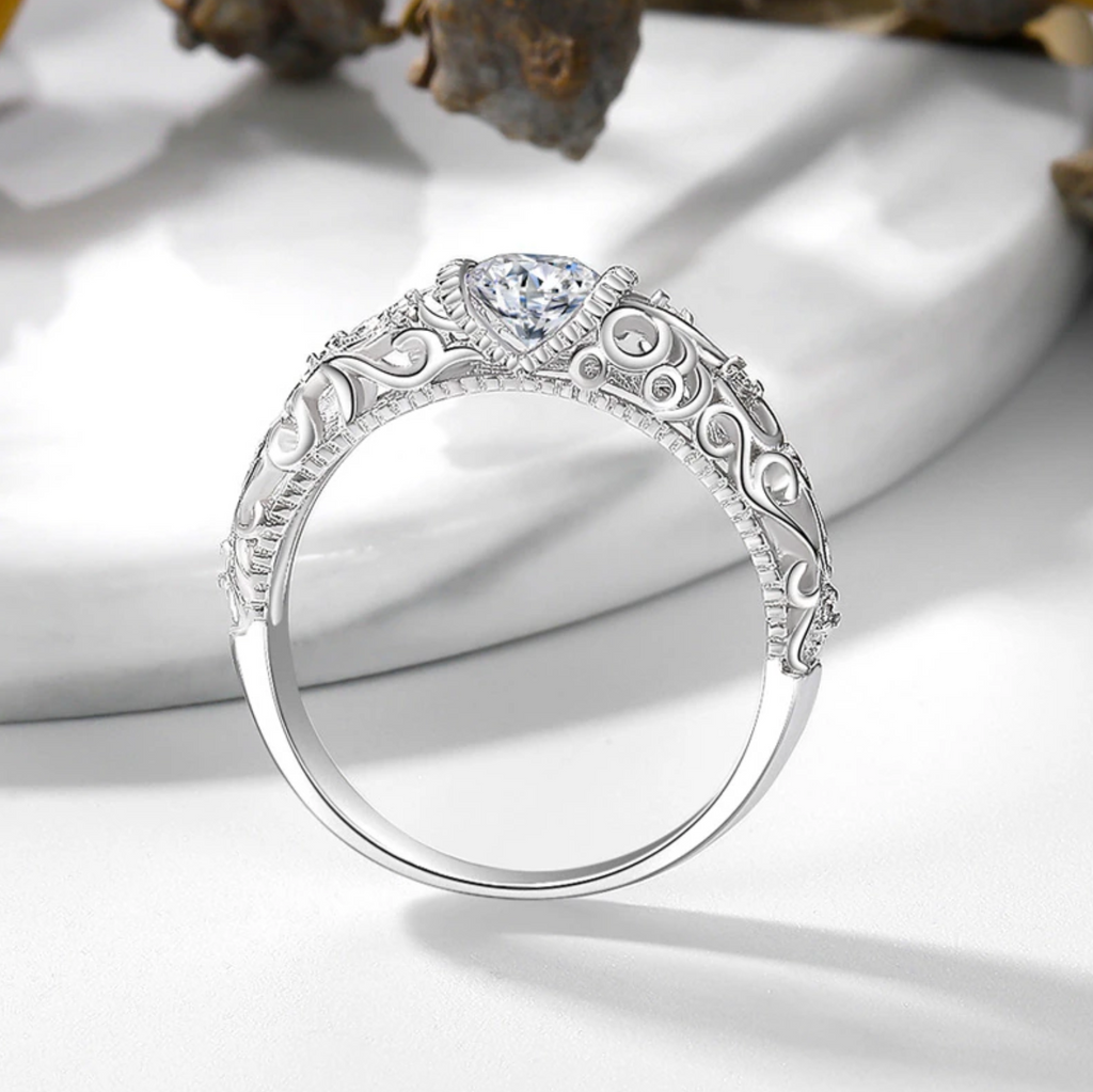 Elegante anillo de plata de ley