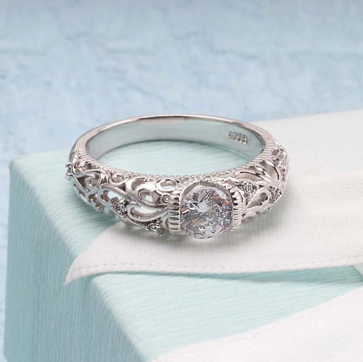 Elegante anillo de plata de ley
