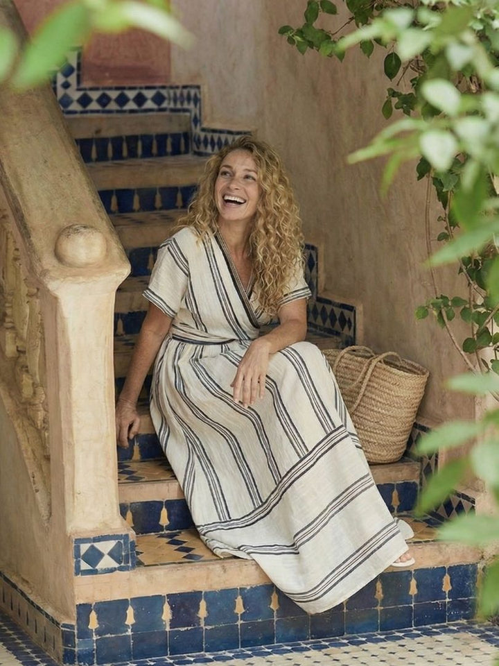 Thalassa | Vestido midi cruzado con escote en V y manga corta con cintura ajustable