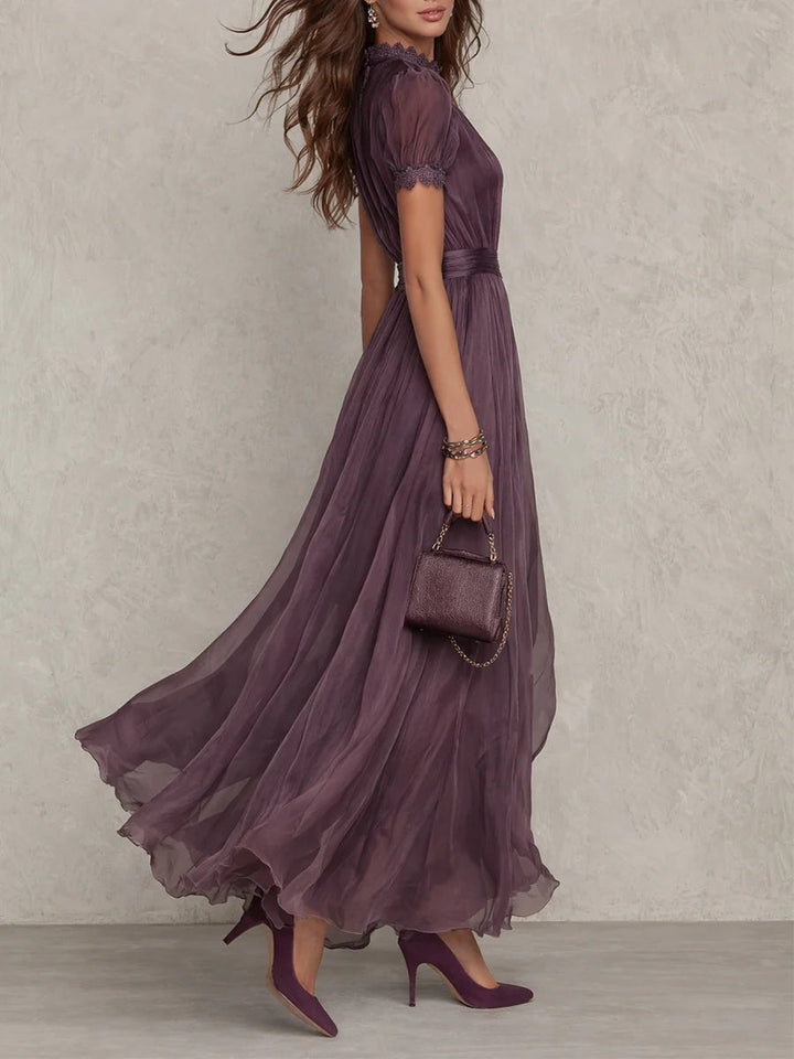 Flavia | Vestido largo elegante morado con escote en caída y encaje
