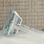 Anel elegante clássico com pedra preciosa azul-marinho quadrada, com 4 garras