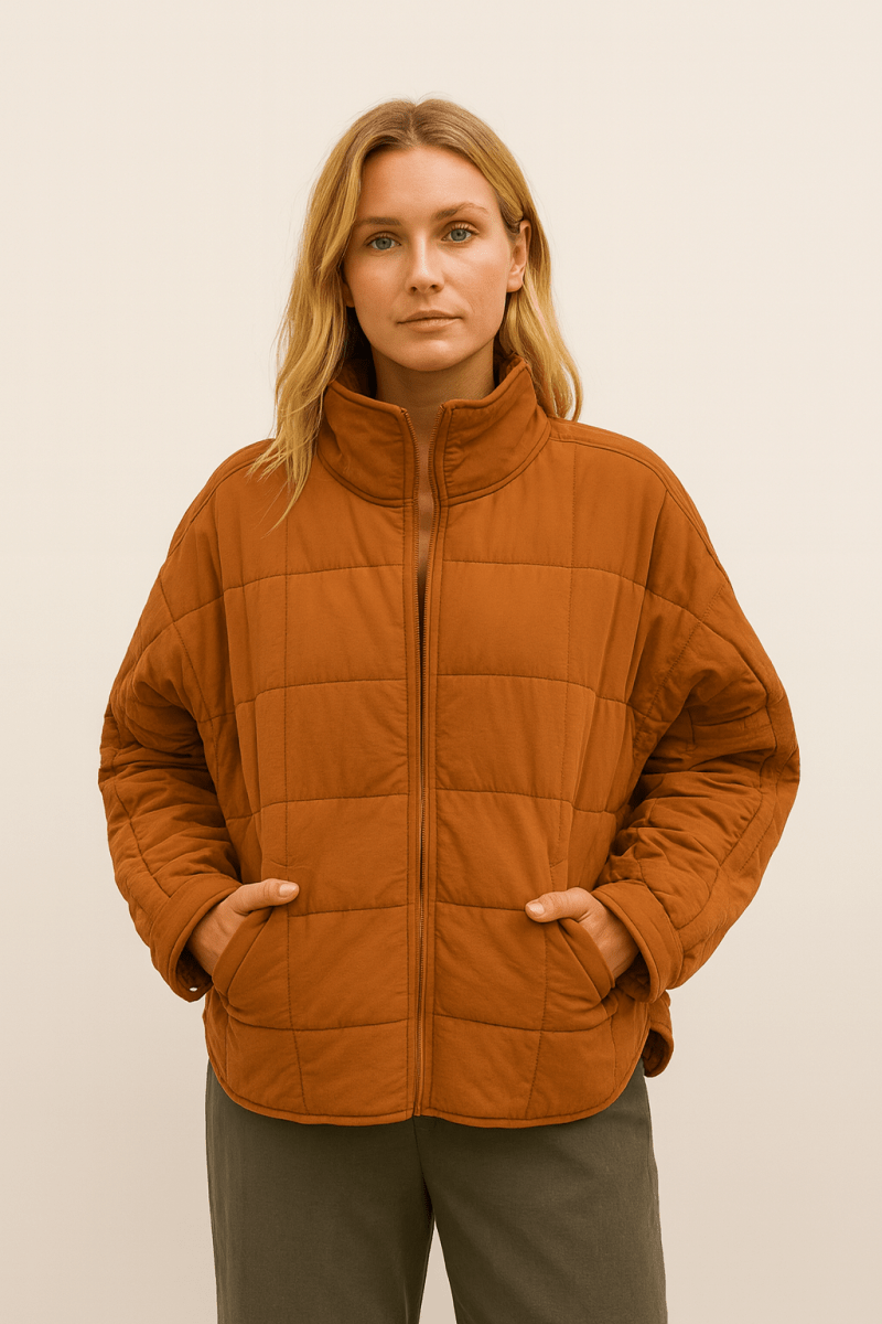 APRIL – CHAQUETA ACOLCHADA LIGERA Y COMPACTA CON CREMALLERA