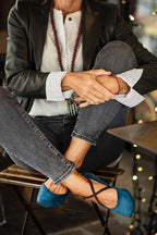 Zapatos elegantes de tacón medio con tira
