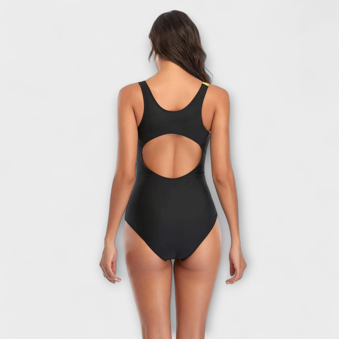 Traje de baño deportivo de una pieza con corte en la espalda