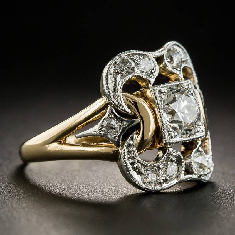 Elegante anillo vintage dorado con circonitas