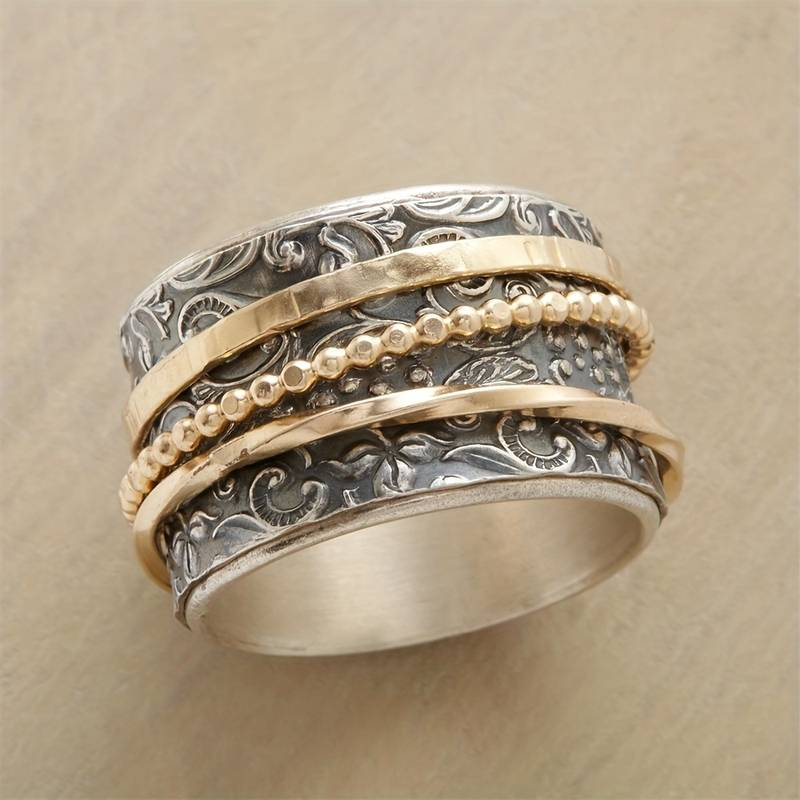 Anel de banda vintage com textura antiga, em ouro e prata