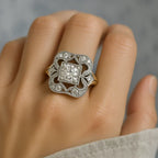 Elegante anillo vintage dorado con circonitas