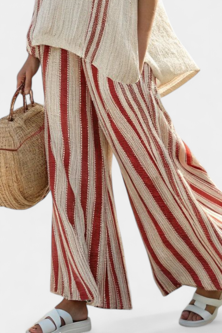 Mirella | Top sofisticado de rayas rojas texturizadas y pantalón de lino