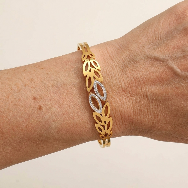 Rhinestone Leaf Design Bracelet
