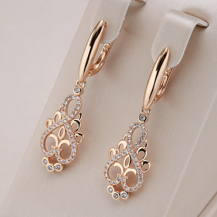 Elegant elf earrings with zirconia in gold
